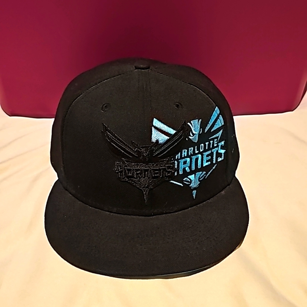 Limited New Era Fitted Charlotte Hornets Cap